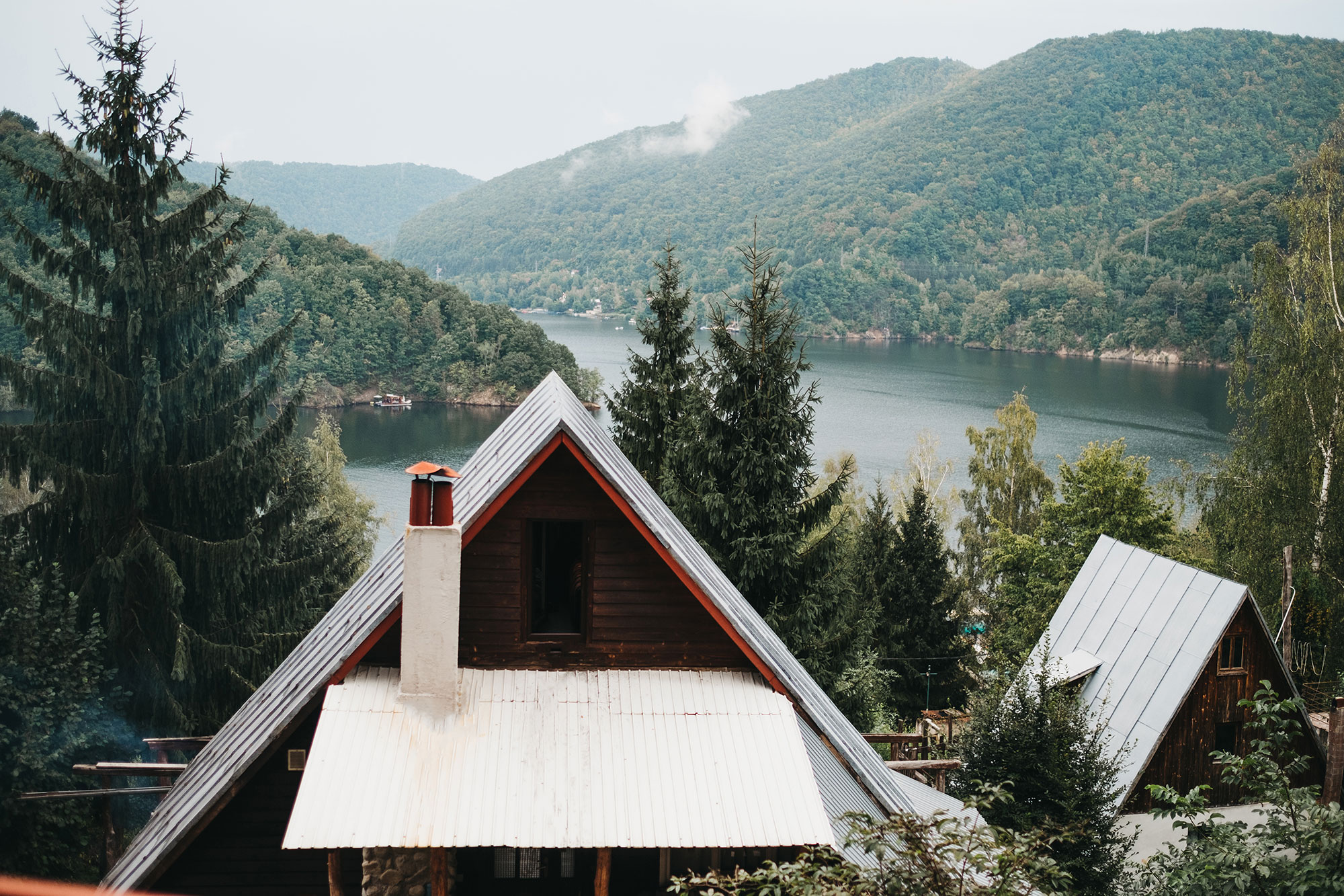 house-near-amazing-lake-near-mountains-2023-11-27-05-00-35-utc.jpg